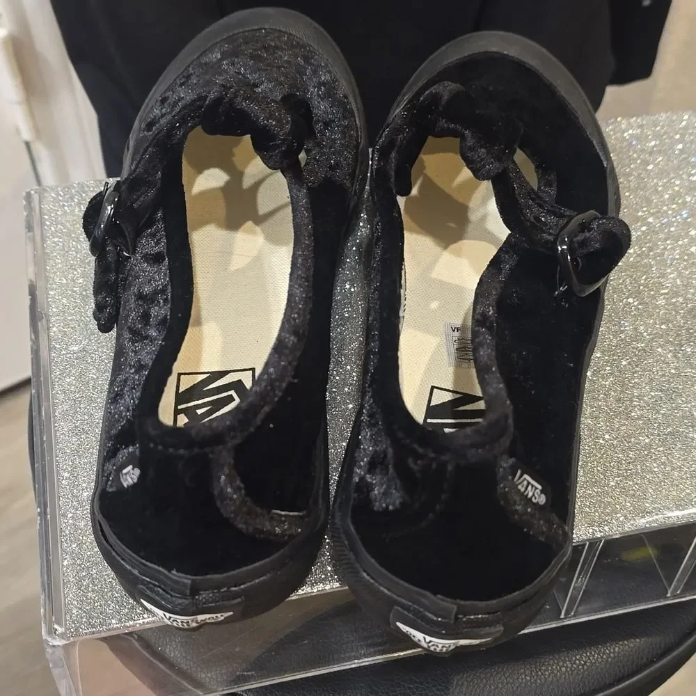 Vans Style 93 Velvet Mary‎ Jane Sneaker- Black